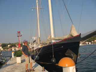 Schönes, grosses Schiff