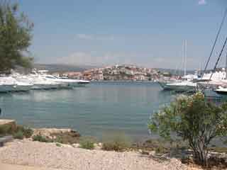 Das Dorf neben dem Hafen