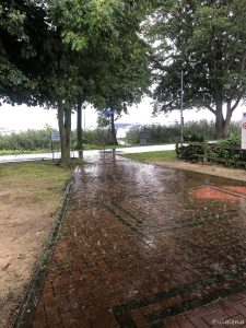 Platzregen, heftig viel Wasser