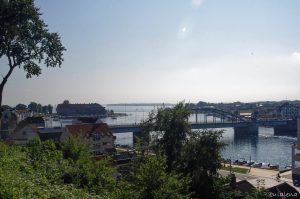 Der grandiose Ausblick auf Brücke und Schloss