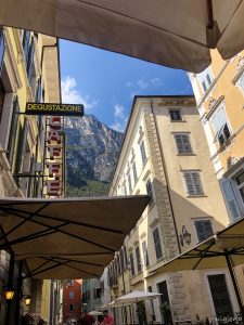 Schöne Stadt, grosse Berge