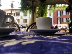 Ein Kafi auf dem Dorfplatz