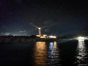 Das Licht geht an, der Elbow Cay Lighthouse